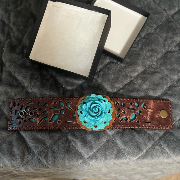 Beautiful leather bracelet. - Picture 2 of 3